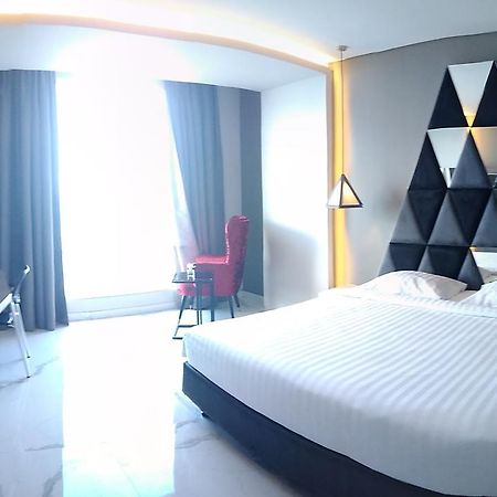 M Hotel Kupang Kupang  Dış mekan fotoğraf