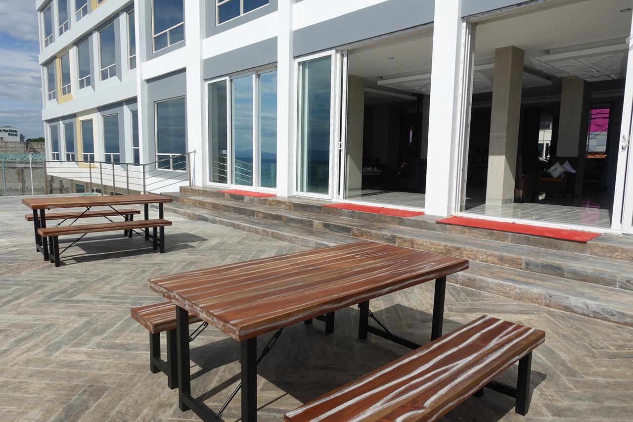 M Hotel Kupang Kupang  Dış mekan fotoğraf
