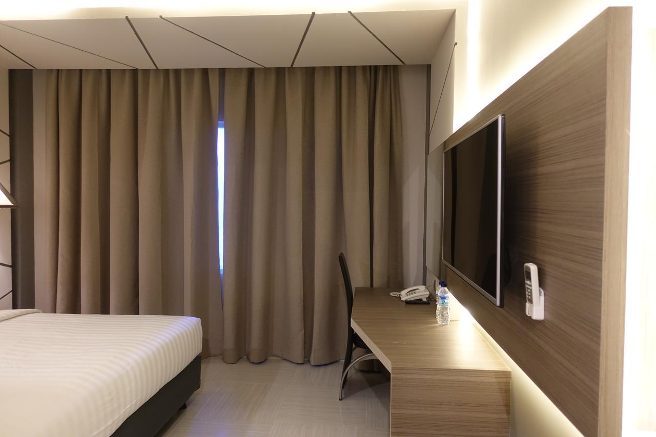 M Hotel Kupang Kupang  Dış mekan fotoğraf