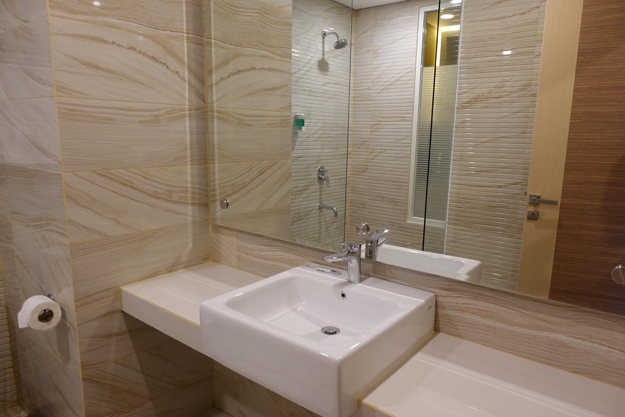 M Hotel Kupang Kupang  Dış mekan fotoğraf