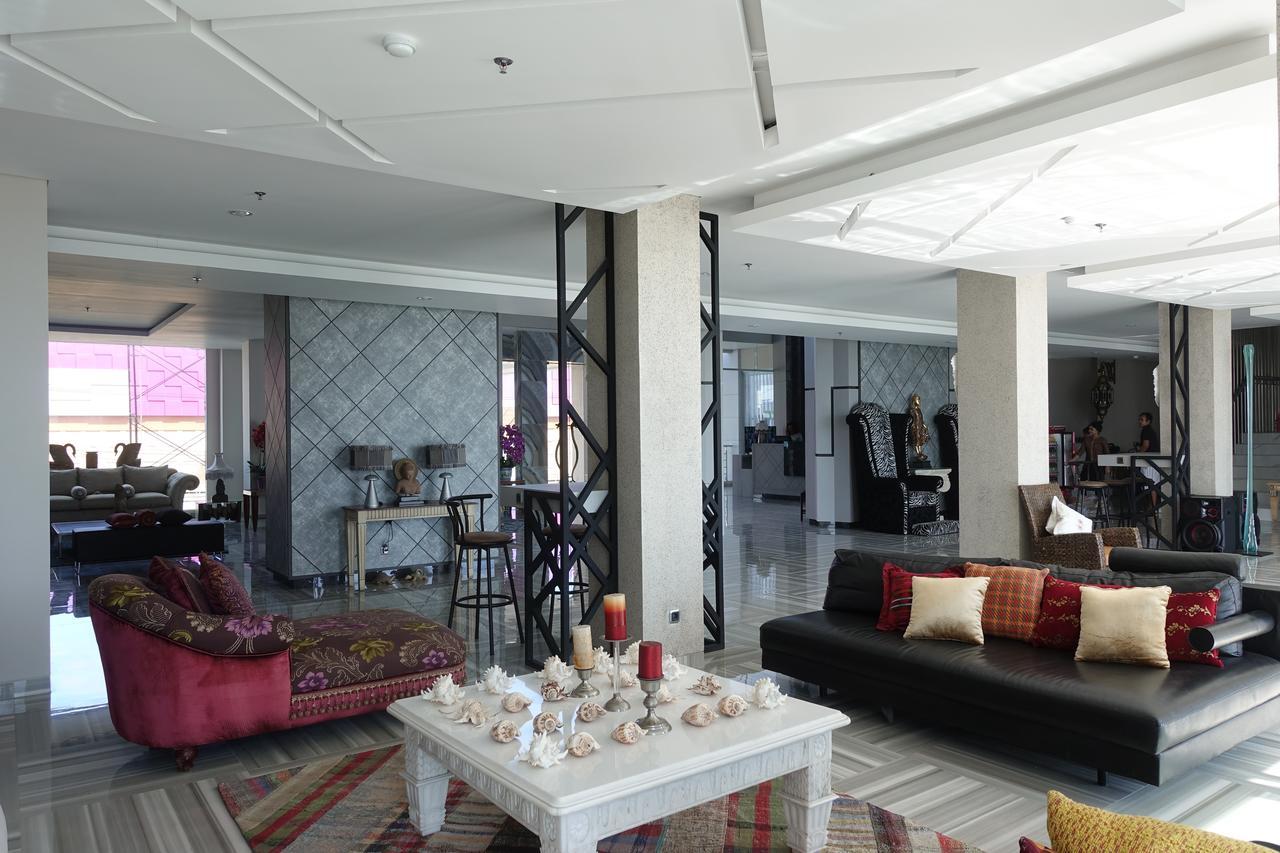 M Hotel Kupang Kupang  Dış mekan fotoğraf