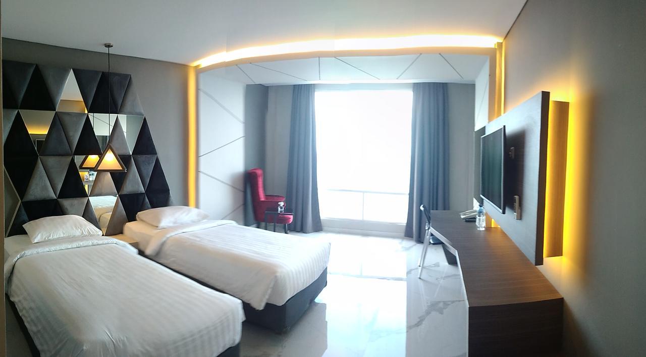 M Hotel Kupang Kupang  Dış mekan fotoğraf