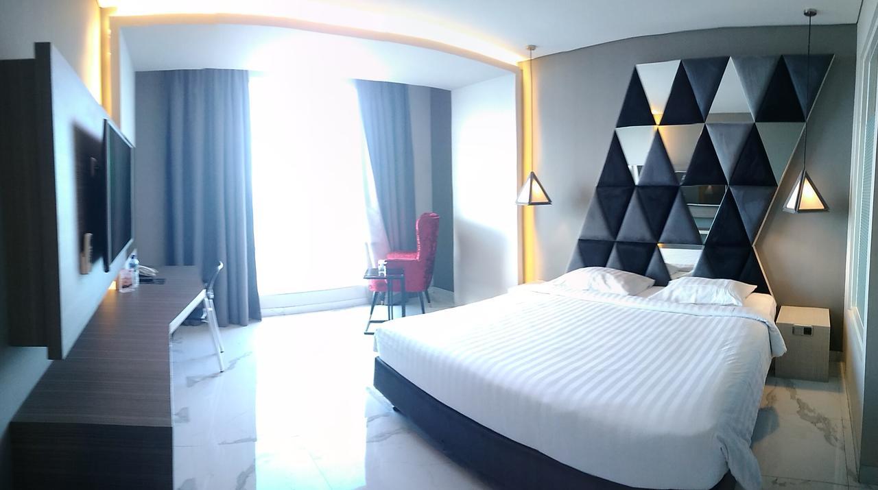 M Hotel Kupang Kupang  Dış mekan fotoğraf