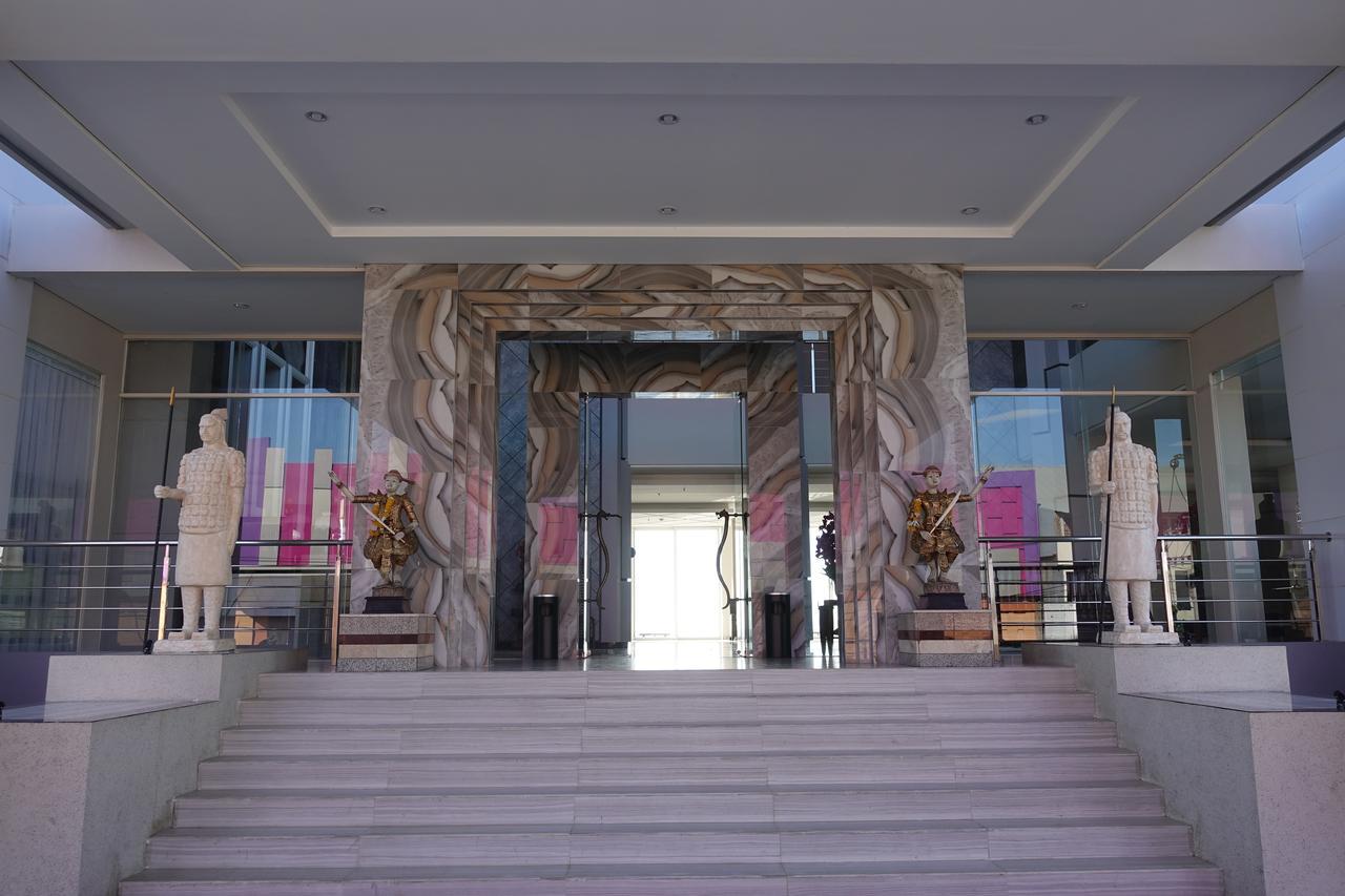 M Hotel Kupang Kupang  Dış mekan fotoğraf